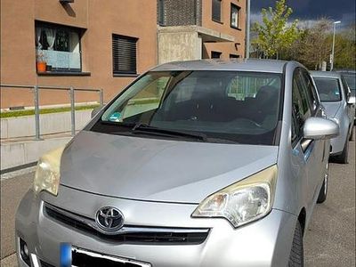 Gebraucht Toyota Verso-S Multidrive S 99 PS (72 kW) 2011 Silber Van / Kleinbus