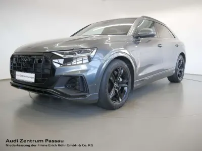 Gebraucht Audi Q8 Ambiente 381 PS (280 kW) 2022 Daytonagrau perleffekt SUV