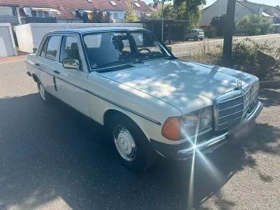Gebraucht Mercedes 200 109 PS (80 kW) 1983 Weiß Limousine