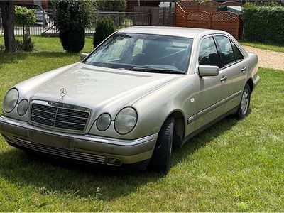 Mercedes E240