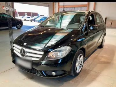 Gebraucht Mercedes B180 110 PS (80 kW) 2012 Schwarz Kleinwagen