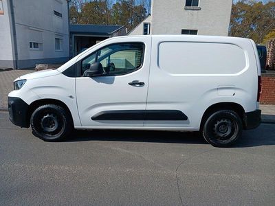 Gebraucht Peugeot Partner Premium 102 PS (75 kW) 2019 Weiß Van / Kleinbus