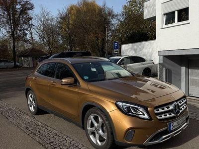 Gebraucht Mercedes GLA180 122 PS (89 kW) 2018 Gold SUV