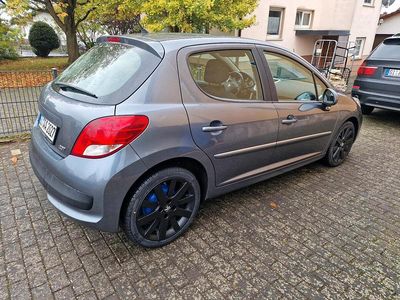 Grau Gebraucht 2011 Peugeot 207 Limousine | 3.150 € (Etwas zu teuer)