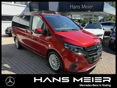Gebraucht Mercedes V220 Style 163 PS (119 kW) 2025 Hyazinthrot Van / Kleinbus