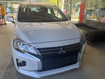 Gebraucht Mitsubishi Space Star Select 71 PS (52 kW) 2024 Weiß Kleinwagen