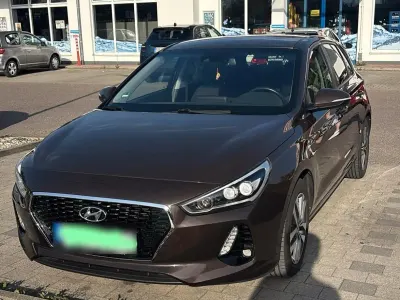 Gebraucht Hyundai i30 120 PS (88 kW) 2017 Braun Kleinwagen