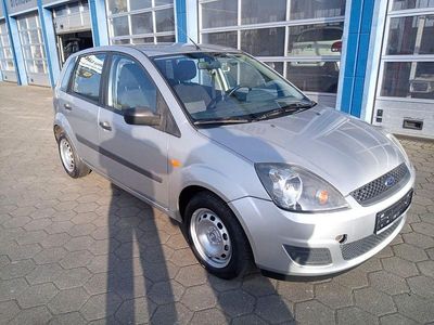 Gebraucht Ford Fiesta Ambiente 69 PS (50 kW) 2007 Silber Kleinwagen