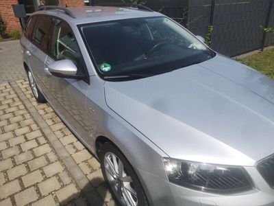 gebraucht Skoda Octavia Kombi grau/silber / EZ 2016 / 100PS / Unfallfrei