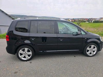 Second-hand VW Touran 105 CP (77 kW) 2014 Negru Monovolum