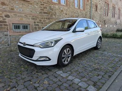 Gebraucht Hyundai i20 Intro Edition 84 PS (61 kW) 2015 Weiß Kleinwagen