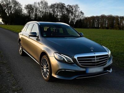 Gebraucht Mercedes E220 194 PS (142 kW) 2019 Grau Kombi
