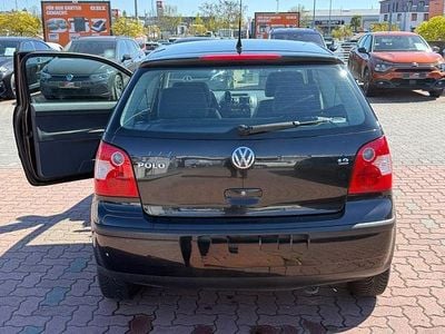 Second-hand VW Polo Basis 54 CP (39 kW) 2003 Negru Hatchback