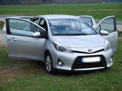 Gebraucht Toyota Yaris Hybrid Life 75 PS (55 kW) 2012 Silber Kleinwagen