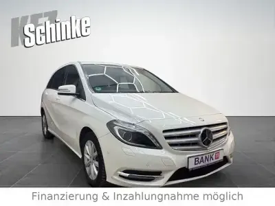 Gebraucht Mercedes B200 156 PS (114 kW) 2015 Weiß Van / Kleinbus