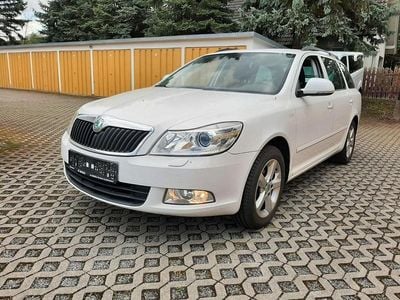 Gebraucht Skoda Octavia Family 122 PS (89 kW) 2012 Weiß Kombi