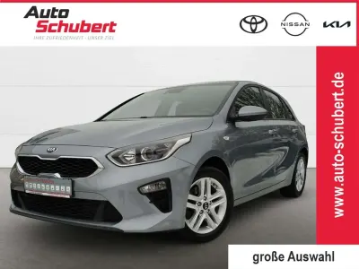 Gebraucht Kia Ceed Vision 99 PS (72 kW) 2020 Css) lunar silver m (silber Kleinwagen