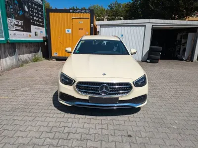 Gebraucht Mercedes E220 200 PS (147 kW) 2023 Gelb Limousine