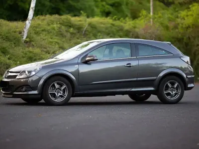 Używany Opel Astra GTC Edition 116 KM (85 kW) 2009 Szary Sedan/Limuzyna