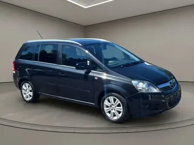 Gebraucht Opel Zafira Family 140 PS (102 kW) 2012 Schwarz Van / Kleinbus