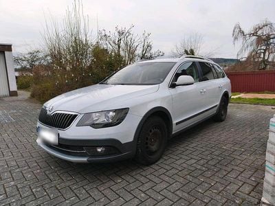 Gebraucht Skoda Superb Scout 4x4 170 PS (125 kW) 2015 Weiß Kombi