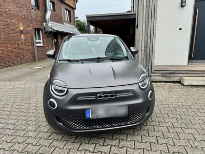 gebraucht Fiat 500e 3+1 ICON PANO RFK SHZ AHK CO-DRIVER 42KWH