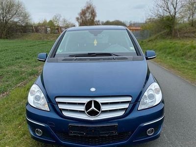 Usata Mercedes B200 140 CV (102 kW) 2011 Blu Monovolume