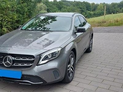 Mercedes GLA220