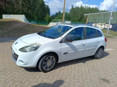 Gebraucht Renault Clio III Night&Day 100 PS (73 kW) 2010 Weiß Limousine