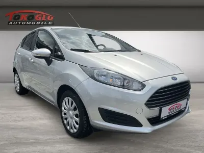 Gebraucht Ford Fiesta 82 PS (60 kW) 2015 Silber Kleinwagen