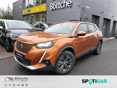Gebraucht Peugeot e-2008 Active 100 kW (136 PS) 2021 Lackierung orange fusion/typ aussenverkleidung metalliclackierung SUV