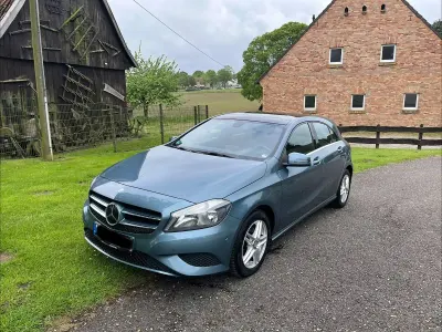 Gebraucht Mercedes A180 Edition 122 PS (89 kW) 2013 Blau Limousine