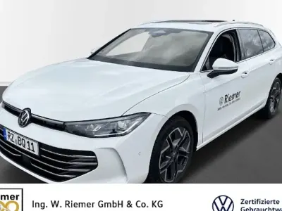 Gebraucht VW Passat Elegance 150 PS (110 kW) 2024 Pure white Kombi