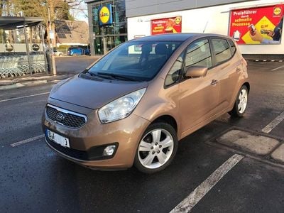 Usado Kia Venga 125 HP (91 kW) 2010 Castanho Citadino