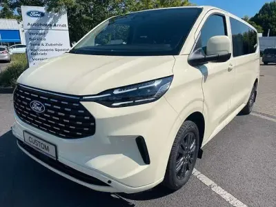Neu Ford Tourneo Titanium 170 PS (125 kW) 2026 Folierung hellelfenbein ral 10 Van / Kleinbus