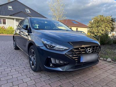 Grau Gebraucht 2022 Hyundai i30 Edition 30 Limousine | 15.555 € (Fairer Preis)