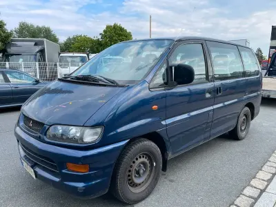 Gebraucht Mitsubishi Space Gear Motion 113 PS (83 kW) 2000 Blau Van / Kleinbus
