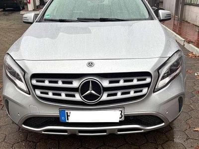 Gebraucht Mercedes GLA200 Urban 156 PS (114 kW) 2019 Silber SUV