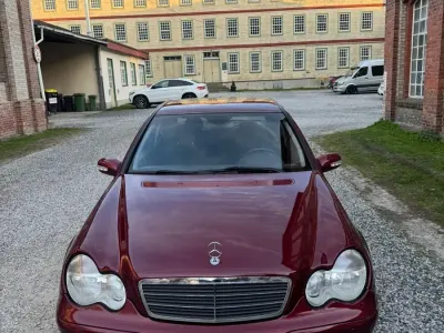 Gebraucht Mercedes C200 122 PS (89 kW) 2004 Rot Limousine