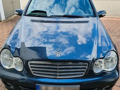 Gebraucht Mercedes C180 Classic 143 PS (105 kW) 2004 Blau Kombi