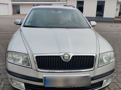 gebraucht Skoda Octavia Combi 2.0 TDI PD DPF Elegance Elegance