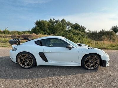 Porsche Cayman GT4