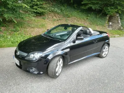 Używany Opel Tigra Sport 125 KM (91 kW) 2004 Czarny Kabriolet