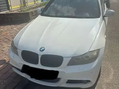 Gebraucht BMW 325 M Sport 300 PS (220 kW) 2010 Weiß Limousine