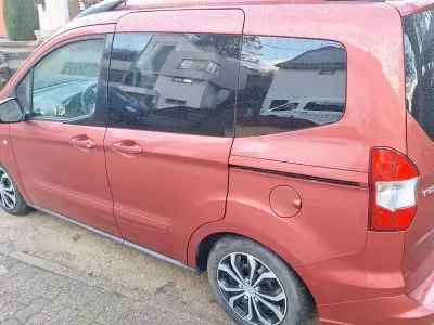 Gebraucht Ford Tourneo Courier Titanium 101 PS (74 kW) 2014 Orange Van / Kleinbus