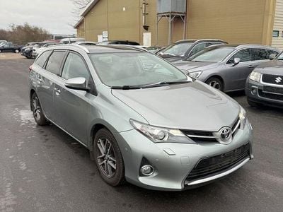 Gebraucht Toyota Auris Executive 132 PS (97 kW) 2014 Silber Limousine
