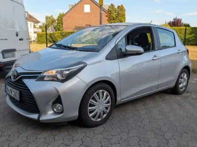 Gebraucht Toyota Yaris 69 PS (50 kW) 2016 Silber Kleinwagen
