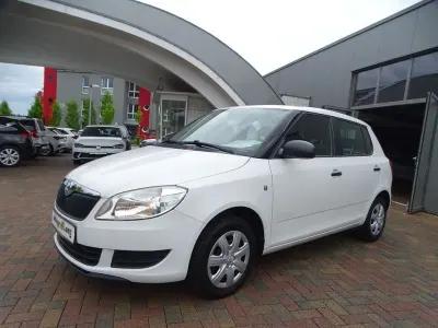 Używany Skoda Fabia 60 KM (44 kW) 2014 Biały Sedan/Limuzyna