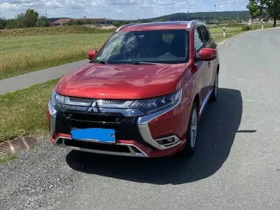 Gebraucht Mitsubishi Outlander P-HEV Top 224 PS (164 kW) 2019 Rot SUV