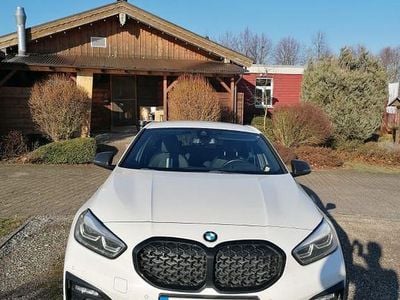 Weiß Gebraucht 2019 BMW 118 Sport Line Kleinwagen | 19.800 € (Fairer Preis)